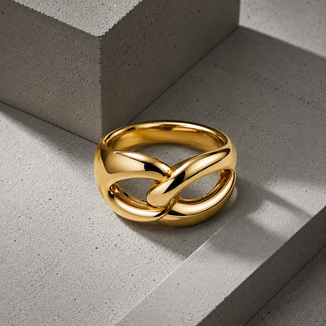 The Echo Interlock Ring